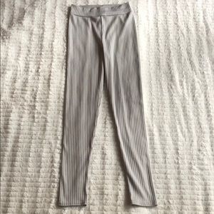 🤍 Pretty Little Thing Ribbed Leggings 🤍